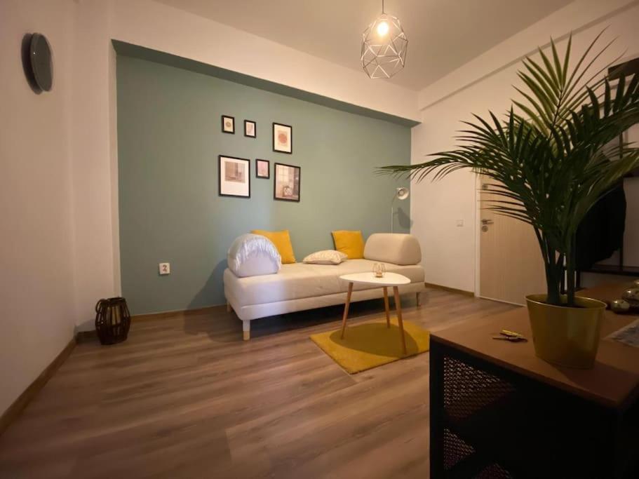 Kara'S Apartment Bukares Bagian luar foto